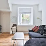 Four Bedroom House, Plenty Of Parking & Near City Centre