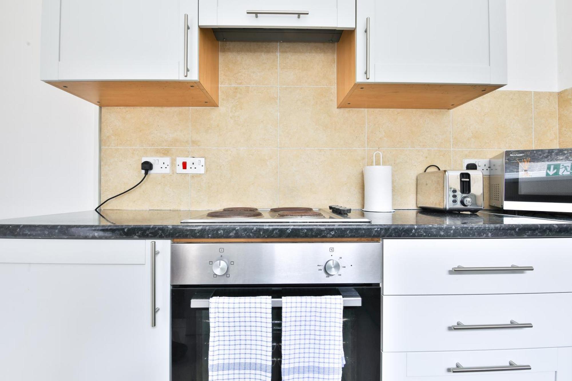 Four Bedroom House, Plenty Of Parking & Near Centre Swansea